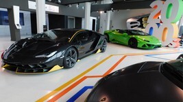 Lamborghini_factory_tour.jpg